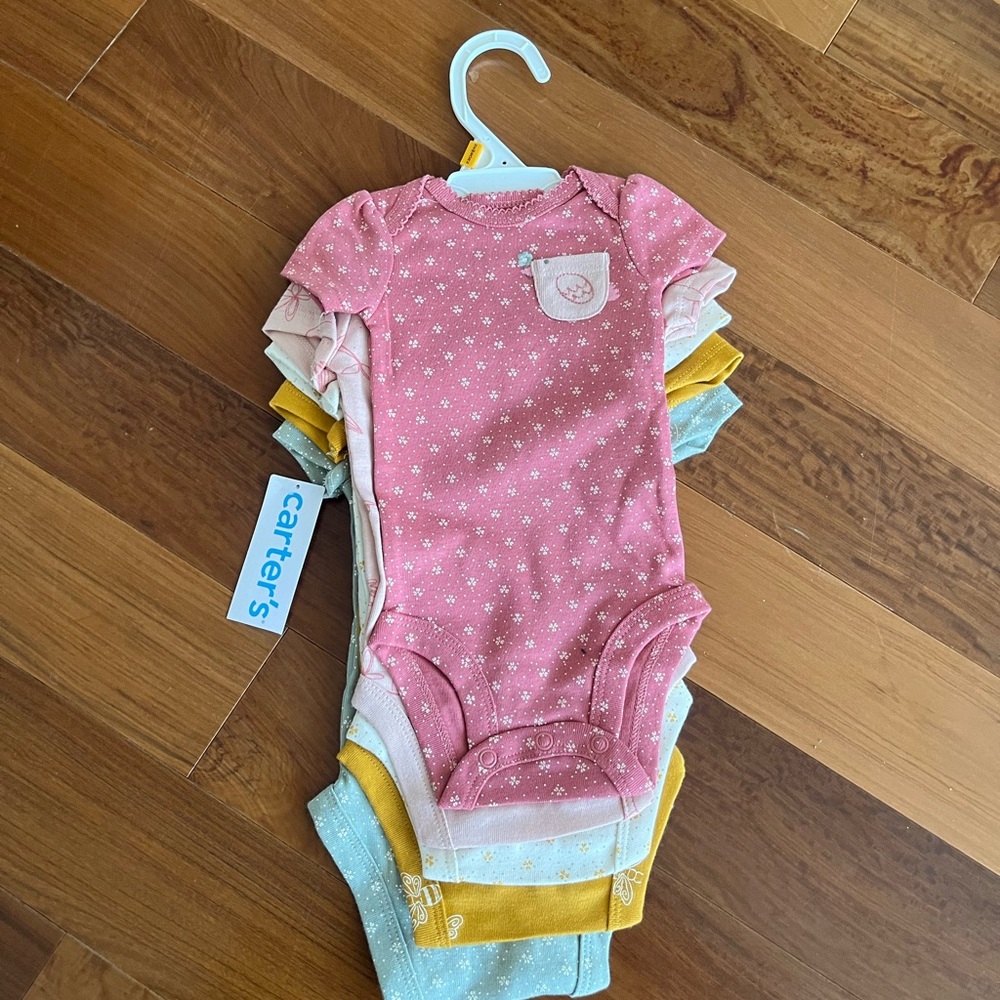 Carter's onesies size newborn 2 set of 5
